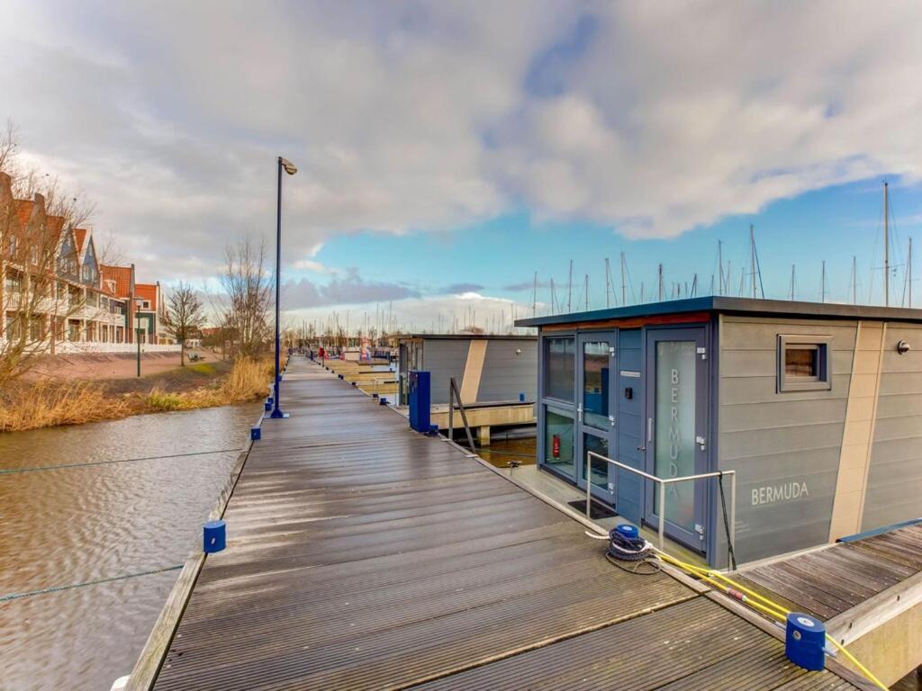 Modern Houseboat In Marina Of Volendam 호텔 외부 사진