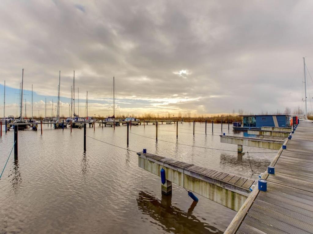 Modern Houseboat In Marina Of Volendam 호텔 외부 사진