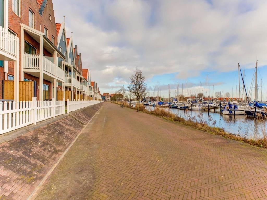 Modern Houseboat In Marina Of Volendam 호텔 외부 사진