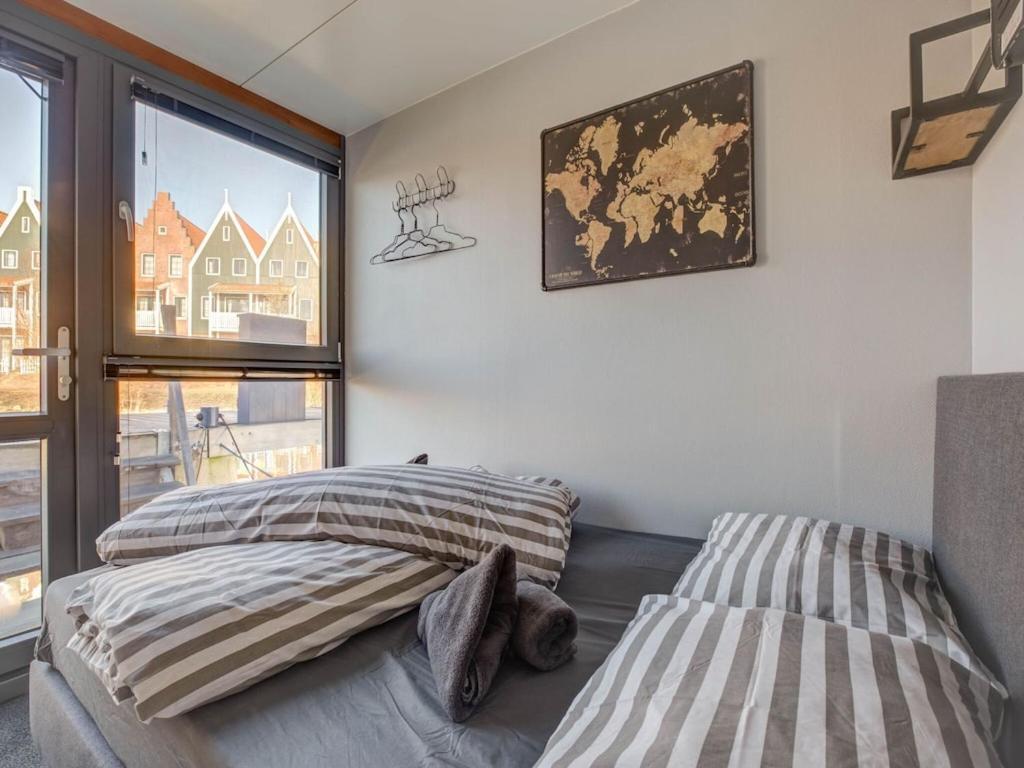 Modern Houseboat In Marina Of Volendam 호텔 외부 사진