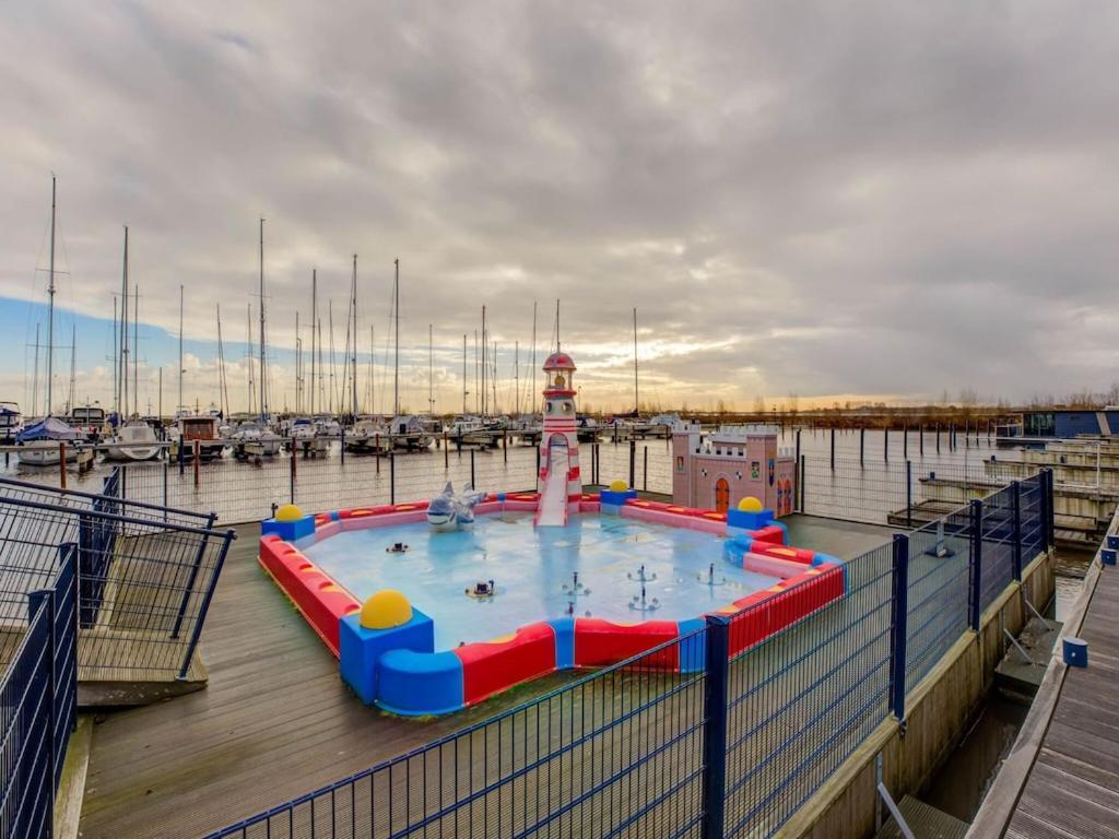Modern Houseboat In Marina Of Volendam 호텔 외부 사진
