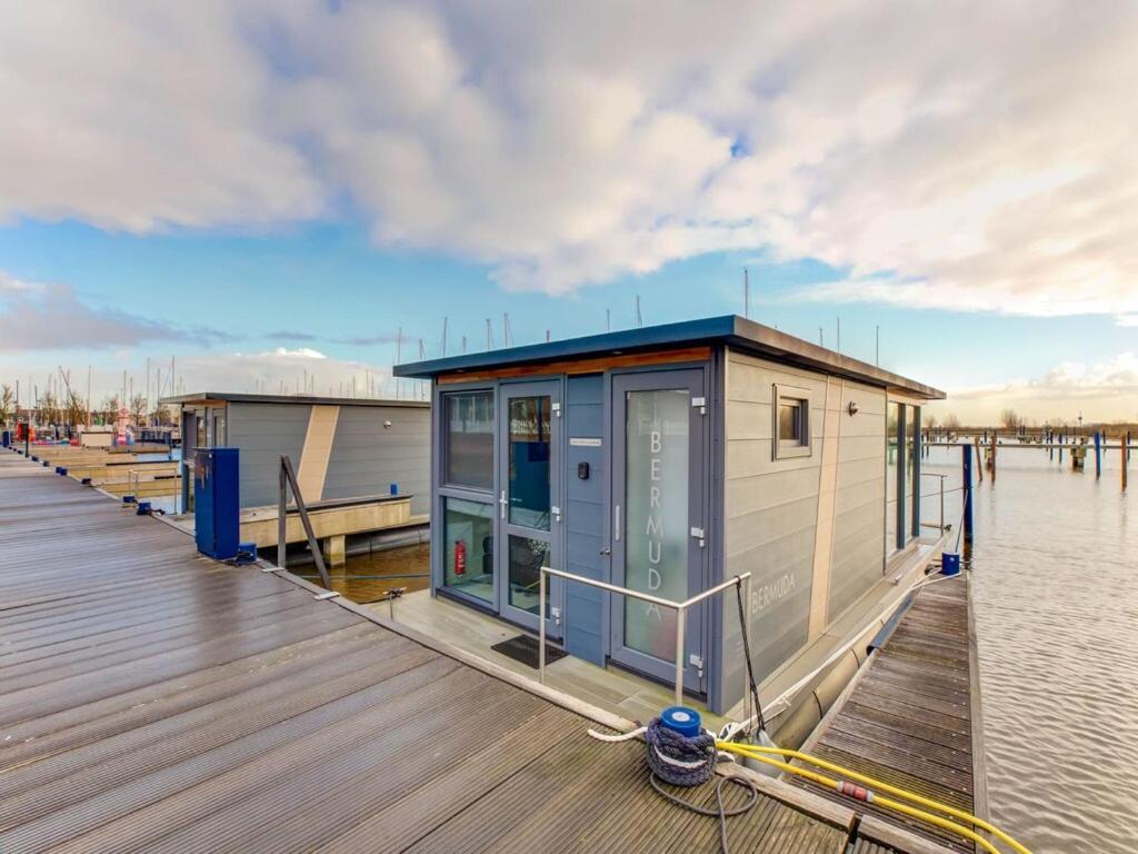 Modern Houseboat In Marina Of Volendam 호텔 외부 사진